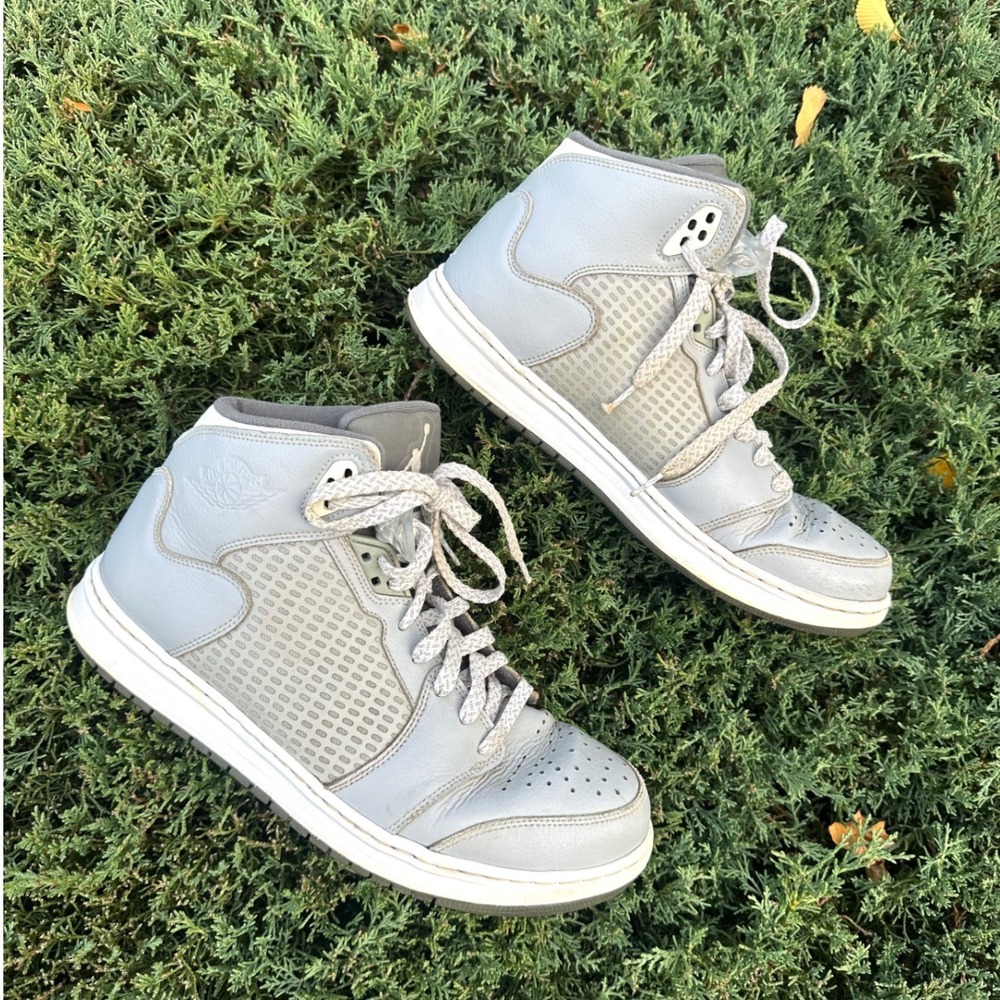 Nike Air Jordan Prime V5 Mid Men's Athletic Shoes Size 11 Wolf Gray and White
